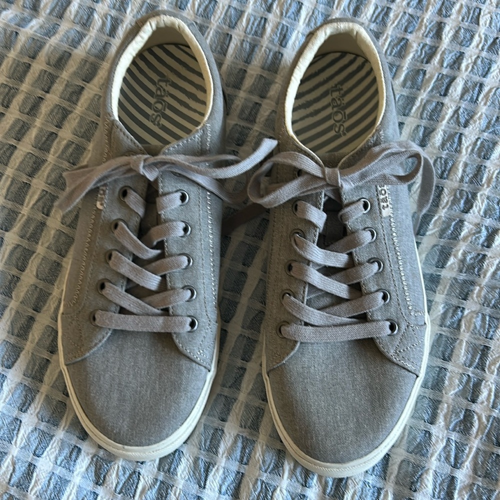 TAOS Star Lace-up Canvas Shoes Sneakers Gray 10W- orthotic friendly. . Worn x1!